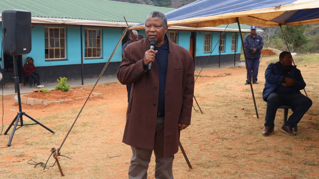 Ludzidzini Council Chairman Indvuna Themba Ginindza delivering a message from the King to the people of Mkhitsini at Siphelele Primary School stating the King had sent him to announce the establishment of the council that will be responsible for issues of development in the community. (Pics: Khaya Simelane)